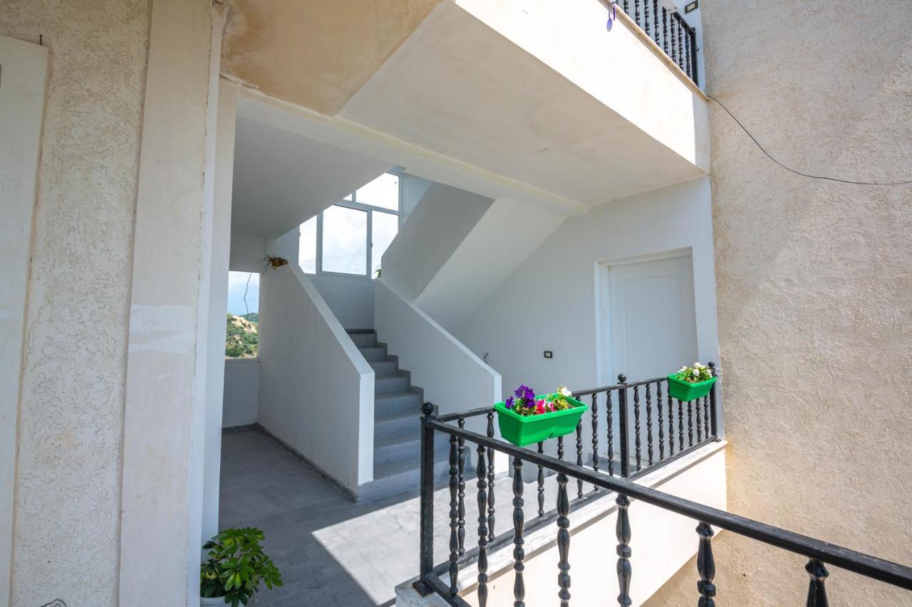 Villa Gozhina Kryemëdhej Extérieur photo